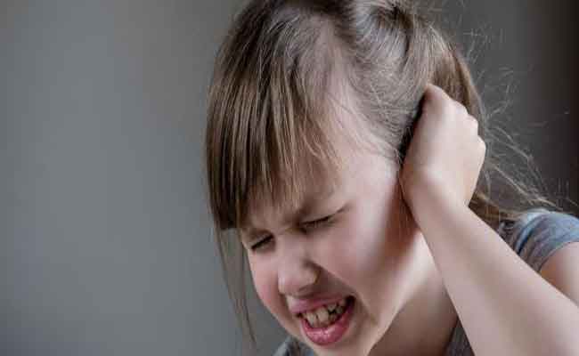 طرق تسكين “ألم الأذن” عند الأطفال في المنزل