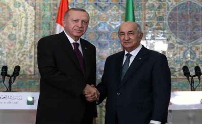 تبون يتحادث هاتفيا مع نظيره التركي