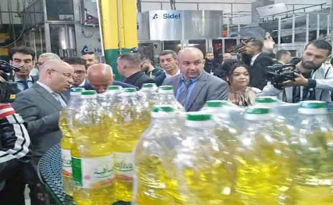 وزير التجارة يؤكد توفر مادة الزيت ورفع حجم إنتاجها