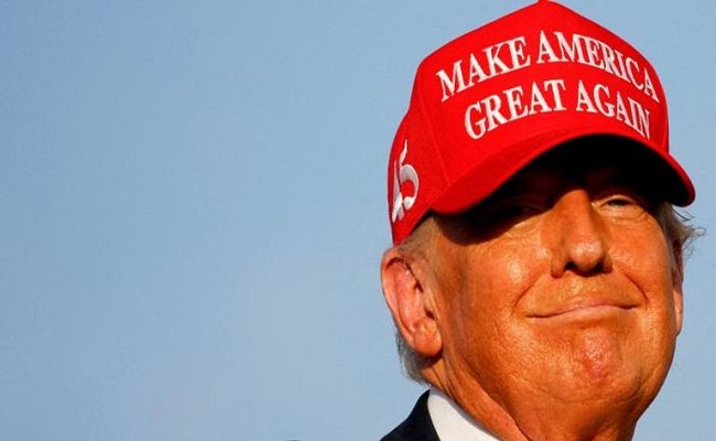 قبعات ترامب الحمراء تعود