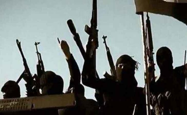 داعش يقتل 15 شخصا خلال جمعهم الكمأة في سوريا