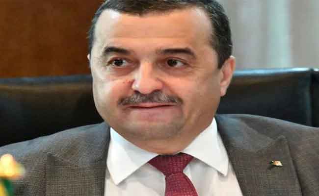 عرقاب يكشف عن التحضيرات لتصدير الكهرباء عن طريق البحر نحو أوروبا