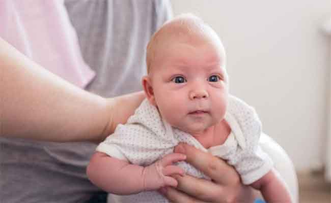 خطوات بسيطة لمساعدة طفلك الرضيع على التجشؤ…