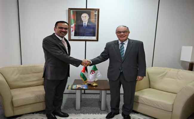 بلاني يجري محادثات مع السفير الأردني بالجزائر