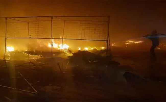 حريق مهول بالمعرض الاقتصادي وسط أدرار