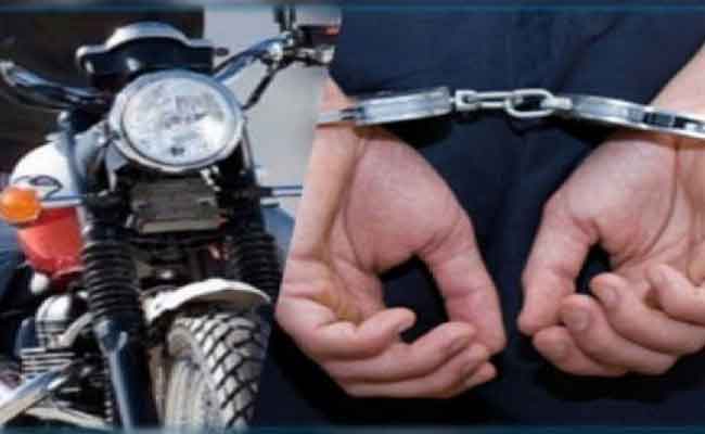 الاعتداء على ثلاثيني والسطو على دراجته النارية بالحراش