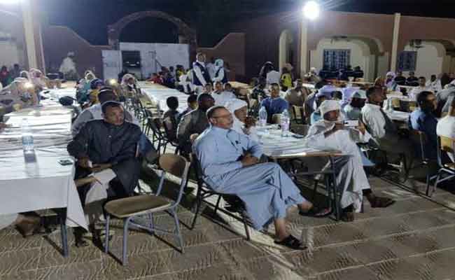 إفطار جماعي وتوزيع ألبسة العيد على أيتام بأدرار