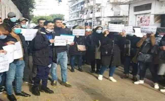 احتجاج العشرات من أصحاب عقود الإدماج المهني أمام وزارة العمل