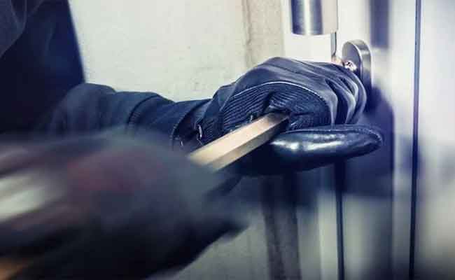 الإطاحة بعصابة إجرامية تحترف سرقة المنازل بالشلف