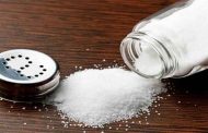 8 طرق تساعدك على استهلاك كمية أقل من الملح لتجنّب مخاطره...