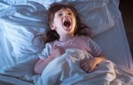 طفلكِ يبكي ويصرخ اثناء نومه؟ اليكِ ما يمكن ان تقومي به
