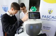 روبوت بتقنية تشات جي.بي.تي يغزو الفصول الدراسية في قبرص...