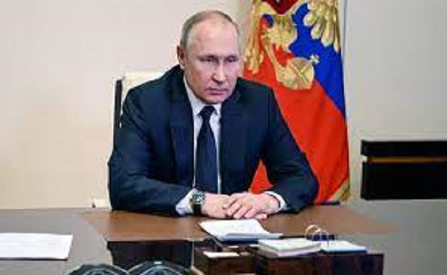 بوتين يهاجم واشنطن بحضور السفيرة الأمريكية في موسكو