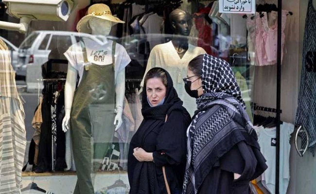 لرصد من لا يلتزمن بالحجاب تركيب كاميرات في الأماكن العامة بإيران
