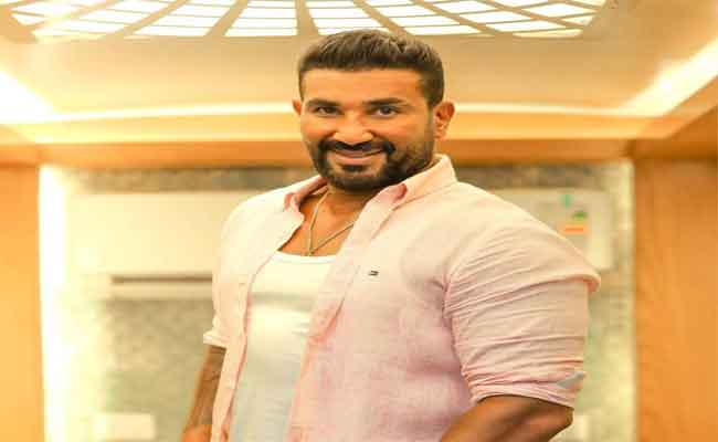 أحمد سعد يغني من أشعار تركي أل الشيخ في “فوق واتعلم”…