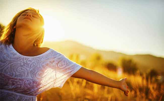 بعد إصابة امرأة بالعمى الجزئي…ما طرق الوقاية من أشعة الشمس؟