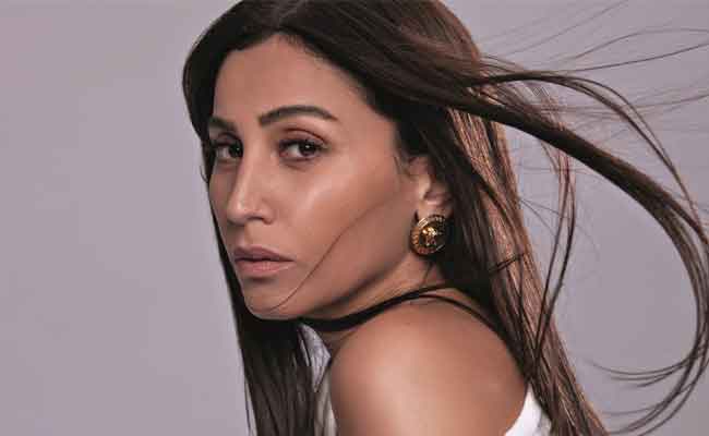 دينا الشربيني في حالة حب و ماعلاقة سعادتها ب”تاج” تامر حسني…