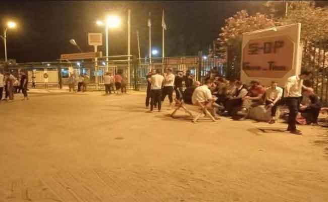 احتجاج عمال شركة “هاي سرفيس” بحاسي مسعود 