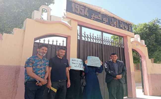 نقابة المشرفين والمساعدين التربويين بغليزان تحتج