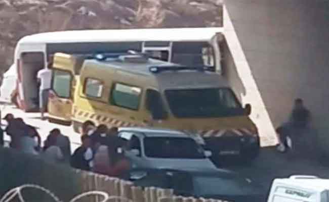 اصطدام حافلة بجدار يخلف 17 مصابا بالعاصمة