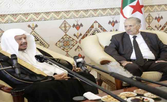 استقبال قوجيل لرئيس مجلس الشورى السعودي