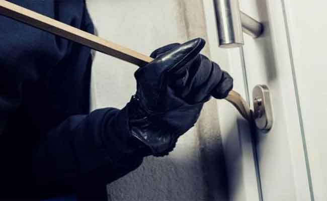 تفكيك عصابة إجرامية تحترف سرقة المنازل بالبويرة