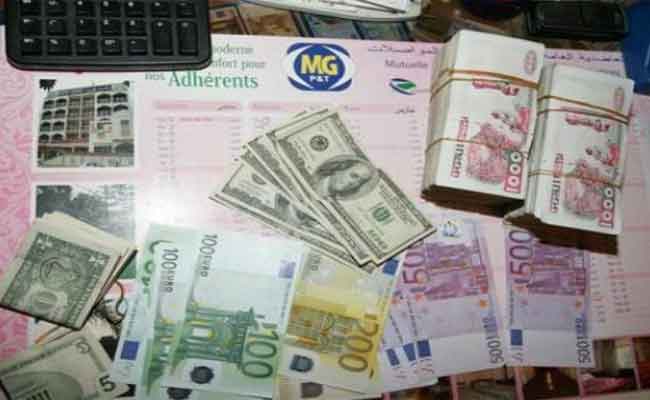 توقيف ثلاثة أشخاص يحترفون تزوير النقود بأدرار