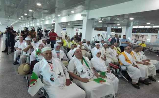 وزارة الشؤون الدينية تذكر الحجاج بإتمام الإجراءات الإدارية الأولية