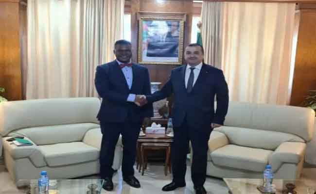 عرقاب يؤكد استعداد الجزائر لنقل خبراتها الطاقوية إلى الأفارقة