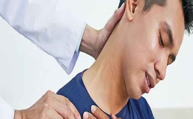 آلام الرقبة المزمنة…الأسباب والعلاج بالترددات الحرارية
