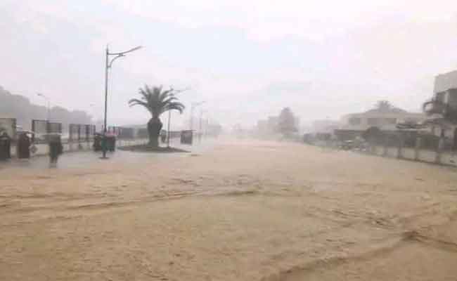 الفيضانات تشل الطرق والأحياء ببومرداس