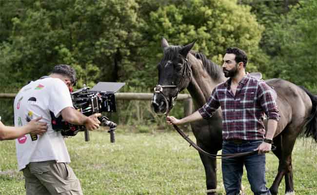 كارلوس عازارا يختار “كل مابدقلك” للعودة الى المشهد الغنائي بعد غياب 9 سنوات…