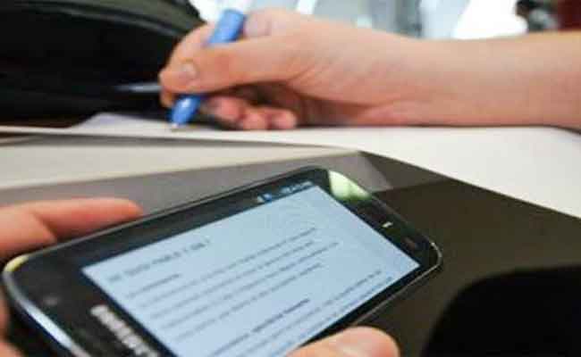 الإطاحة بشخصين تورطا في بيع أجهزة للغش في الامتحانات بخنشلة