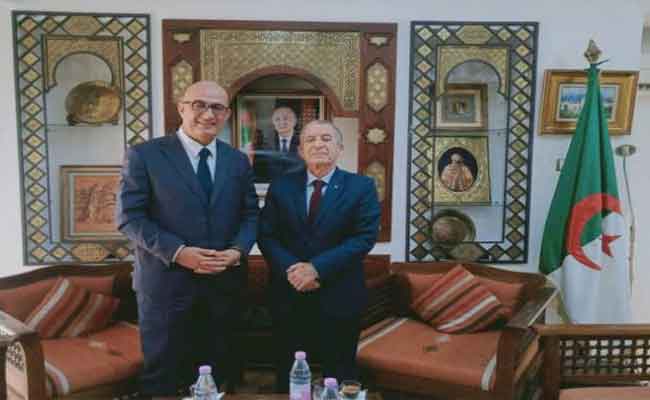 اجتماع تشاوري بين وزير السياحة والأمين العام للمحافظة السامية للأمازيغية