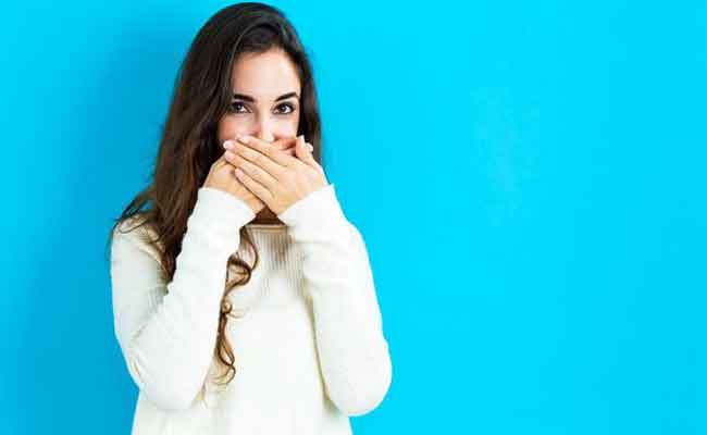 أسباب بلع الريق المتكرر النفسية…اكتشفيها لتجنّب المحفزات