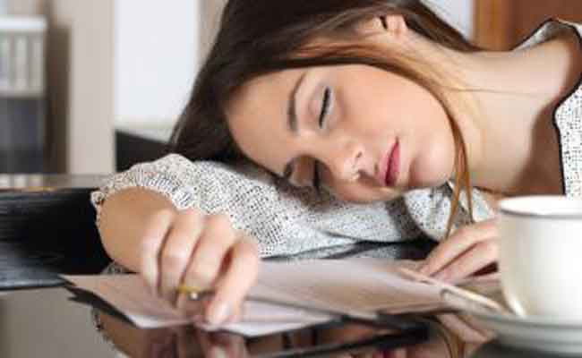 أسباب كثرة النوم والخمول…اكتشفي القائمة فهي طويلة جداً