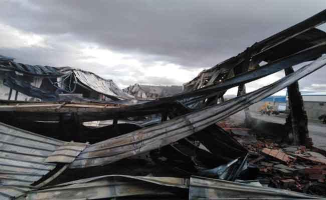 النيران تلتهم مخزنا لصفائح البوليستيران بسطيف