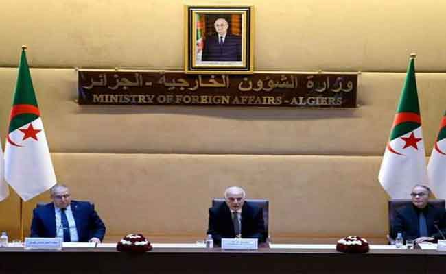 تنصيب السيد لوناس مقرمان أمينا عاما لوزارة الخارجية خلفا للسيد عمار بلاني