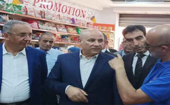 زيتوني يقوم بزيارة تفقدية للوقوف على مدى التزام التجار بالمداومة بالعاصمة