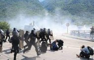 إصابة 12 شرطياً فرنسياً خلال اشتباكات مع متظاهرين‎