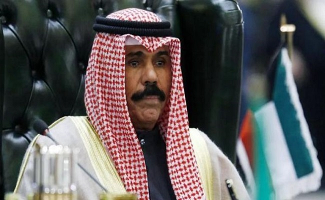 أمير الكويت يقبل استقالة مجلس الوزراء