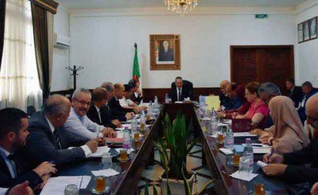 هني يترأس اجتماعا تنسيقيا محوره حرائق الغابات