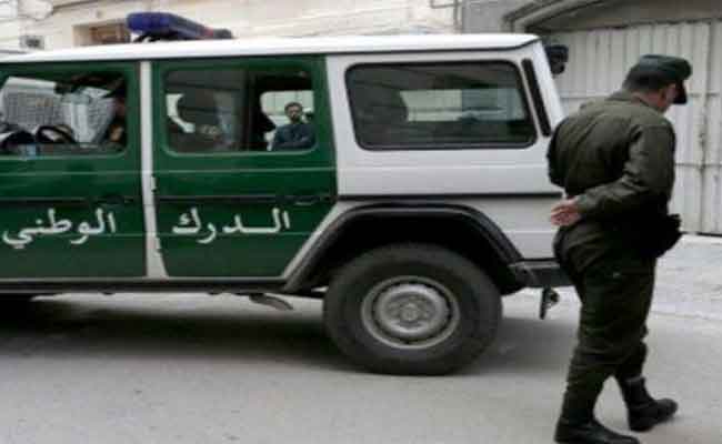 الإطاحة بشبكة إجرامية تنتحل صفة الهلال الأحمر الجزائري