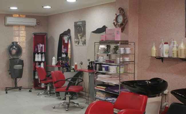 متابعات وغلق لقاعات حلاقة خالفت القوانين 