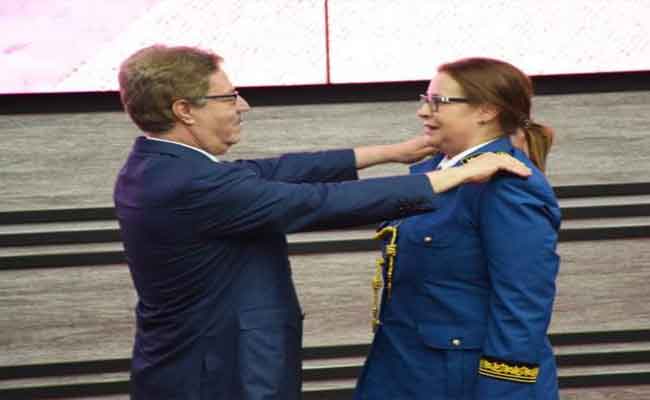 تقليد أول امرأة شرطية رتبة مراقب عام للشرطة