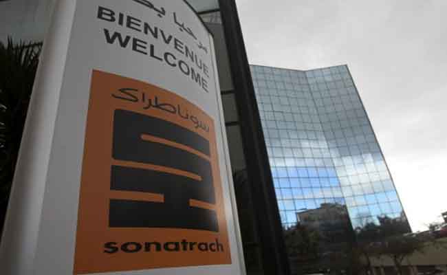 تبون يثني على جهود سوناطراك لإنجاز مشاريع تحلية مياه البحر