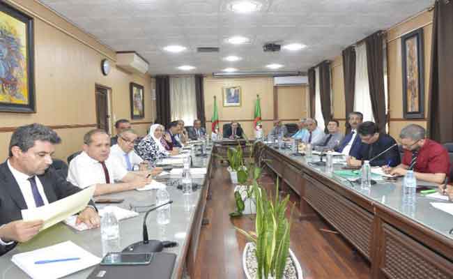 وزير التربية يؤكد أن  رقمنة جميع قرارات التمدرس ستكون في الدخول المدرسي المقبل