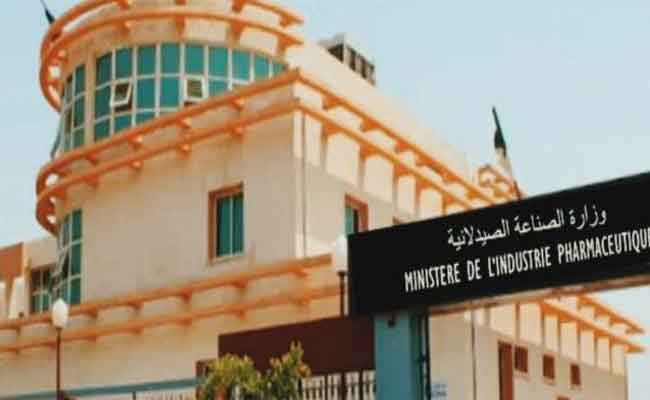 وزارة الصناعة والإنتاج الصيدلاني تؤكد عملها على ضمان التزويد المستمر للسوق بالأدوية