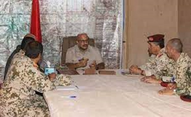 اليمن يحذّر الحوثيين ويؤكد جاهزية قواته المسلحة لردع أي تصعيد