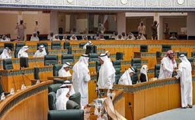 برلمان الكويت يقر تشريعا يمنع إبطال الانتخابات بعد إجرائها